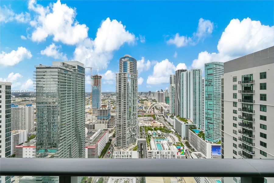 Condo located in Miami, FL showcasing its design and architecture (Image 3).