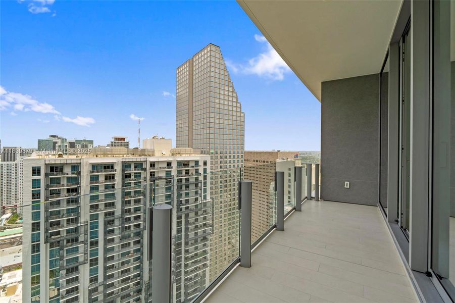 Condo located in Miami, FL showcasing its design and architecture (Image 2).