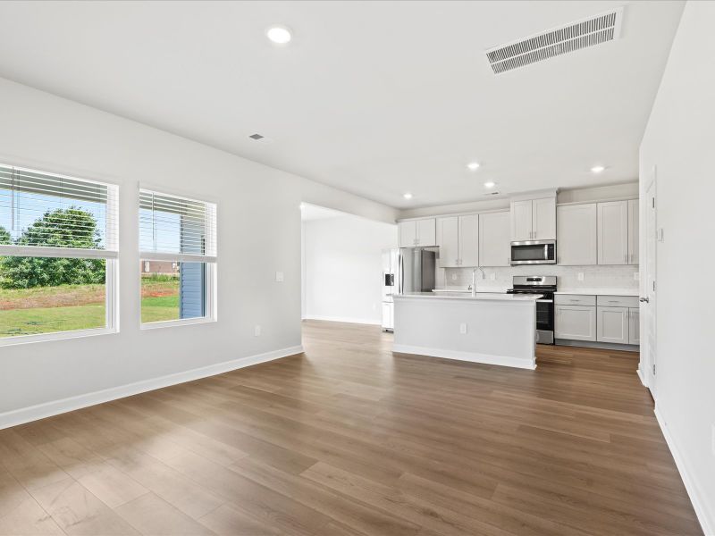 Spacious, unfurnished interior of a new home in Village at White Pine, Pendleton (Image 11).
