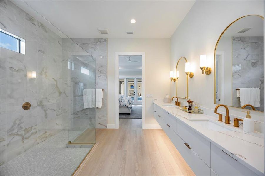 Furnished interior view inside a new home in Gran Place, Venice (Image 38).