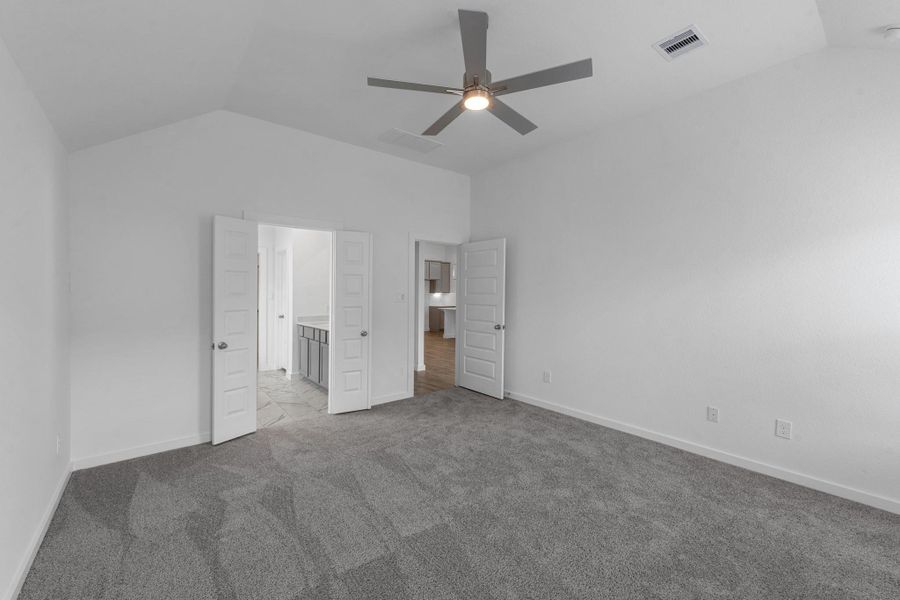 Spacious, unfurnished interior of a new home in Briarwood Crossing, Rosenberg (Image 16).