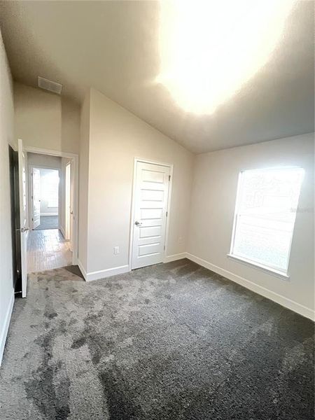 Spacious, unfurnished interior of a new home in Abbey Glen, Dade City (Image 15).