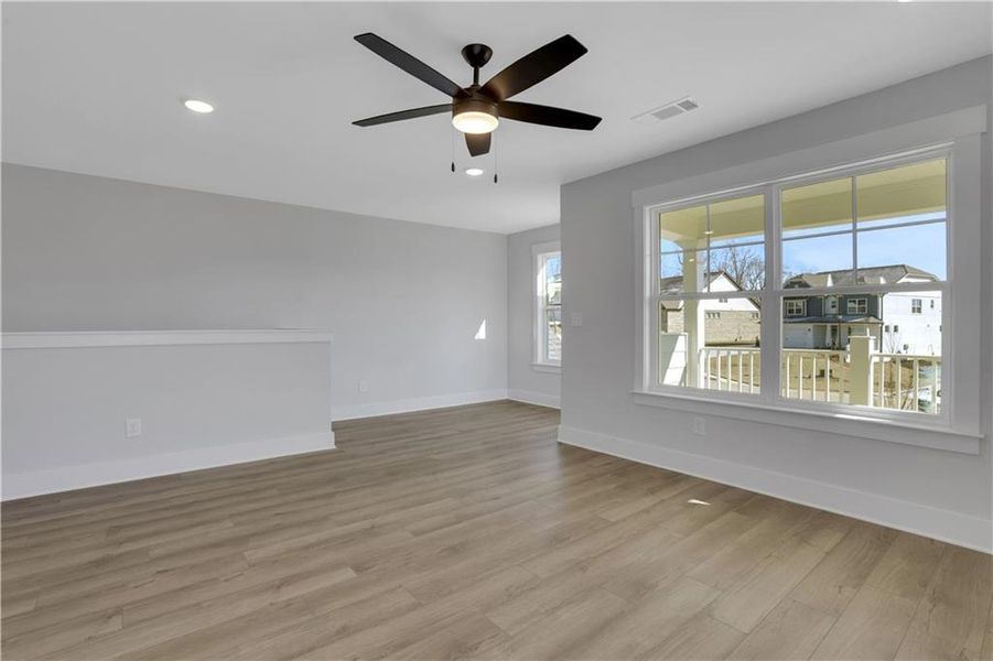 Spacious, unfurnished interior of a new home in Cambridge, Flowery Branch (Image 29).