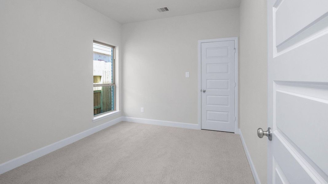 Spacious, unfurnished interior of a new home in Grand Central Park, Conroe (Image 15).