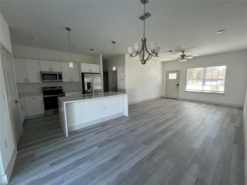 Spacious, unfurnished interior of a new home in , Citrus Springs (Image 25).