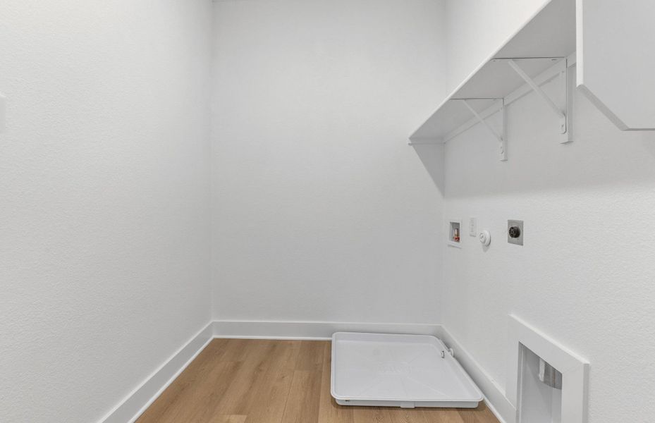 Spacious, unfurnished interior of a new home in Northpoint at Old Settlers, Round Rock (Image 14).