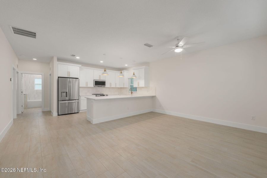Spacious, unfurnished interior of a new home in , St. Augustine (Image 15).