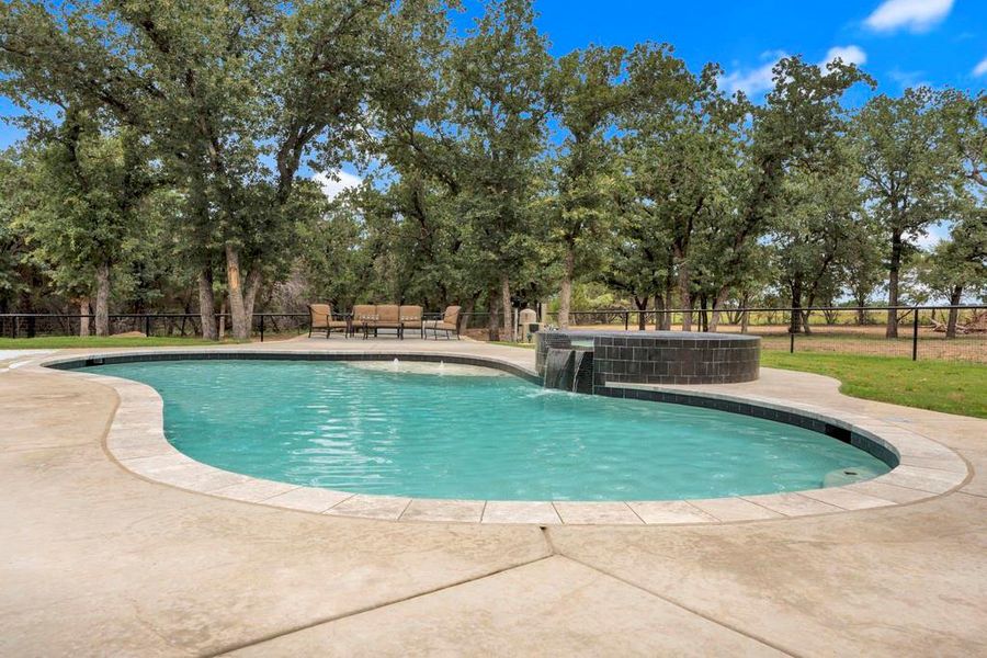 Community amenities in , Tolar (Image 36).