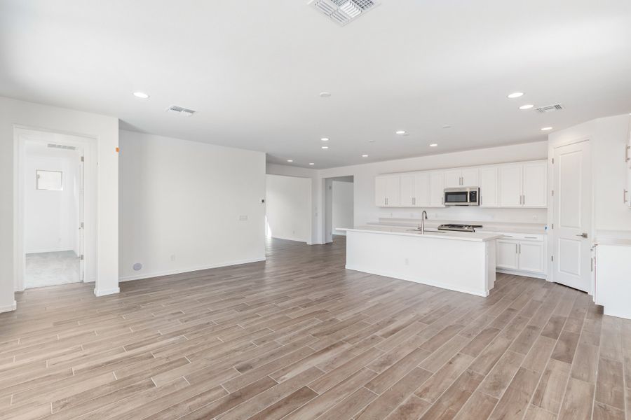 Representative unfurnished interior of a home built from the 55-RV1 by Taylor Morrison in Allen Ranches, Litchfield Park (Image 13).