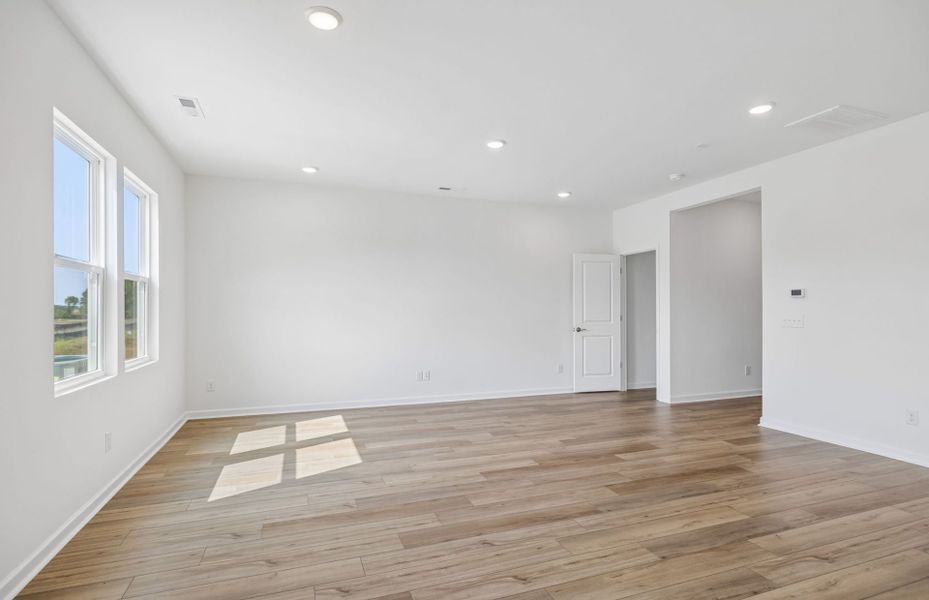Spacious, unfurnished interior of a new home in Highlands of Carter's Station, Columbia (Image 44).