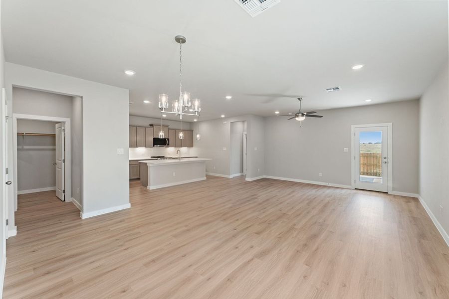 Spacious, unfurnished interior of a new home in Highland Ridge, New Braunfels (Image 15).