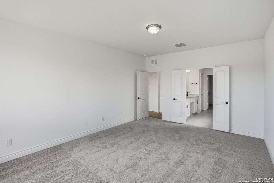 Spacious, unfurnished interior of a new home in Davis Ranch, San Antonio (Image 20).