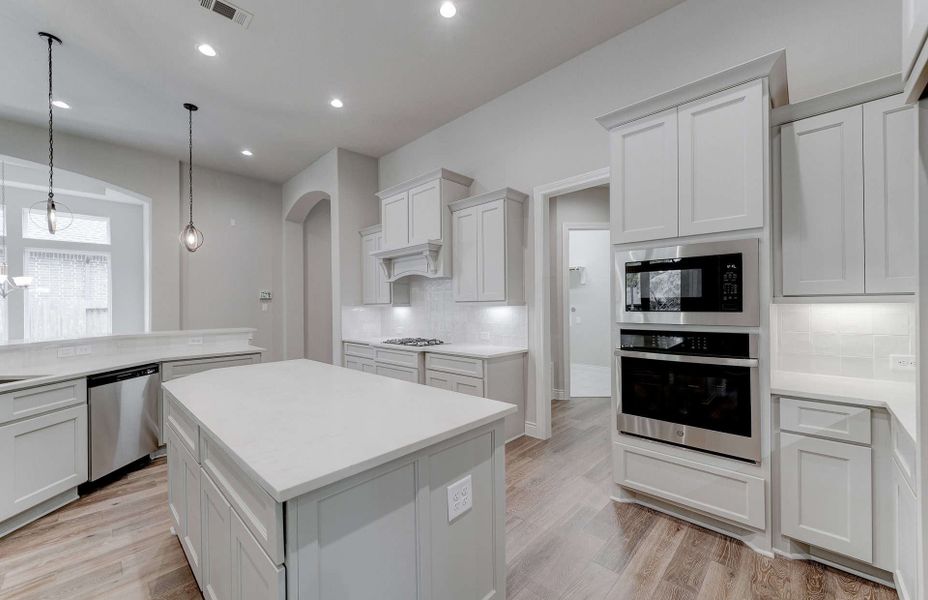 Representative furnished interior of a home built from the 3049 by Ravenna Homes in The Woodlands Hills 65′, Willis (Image 8). Representative furnished interior of a home built from the 3049 by Ravenna Homes in The Woodlands Hills 65′, Willis (Image 8).