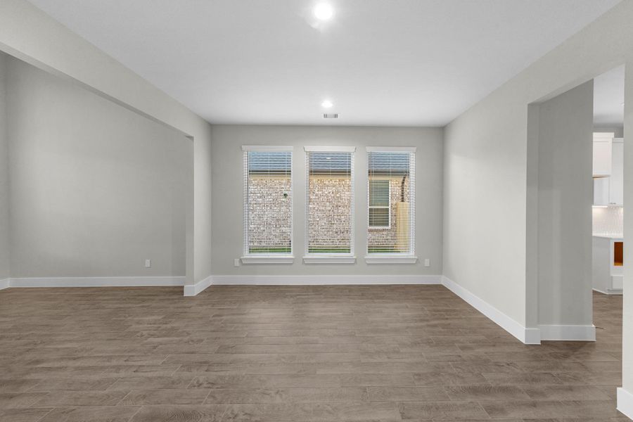 Spacious, unfurnished interior of a new home in Briarwood Crossing, Rosenberg (Image 34).