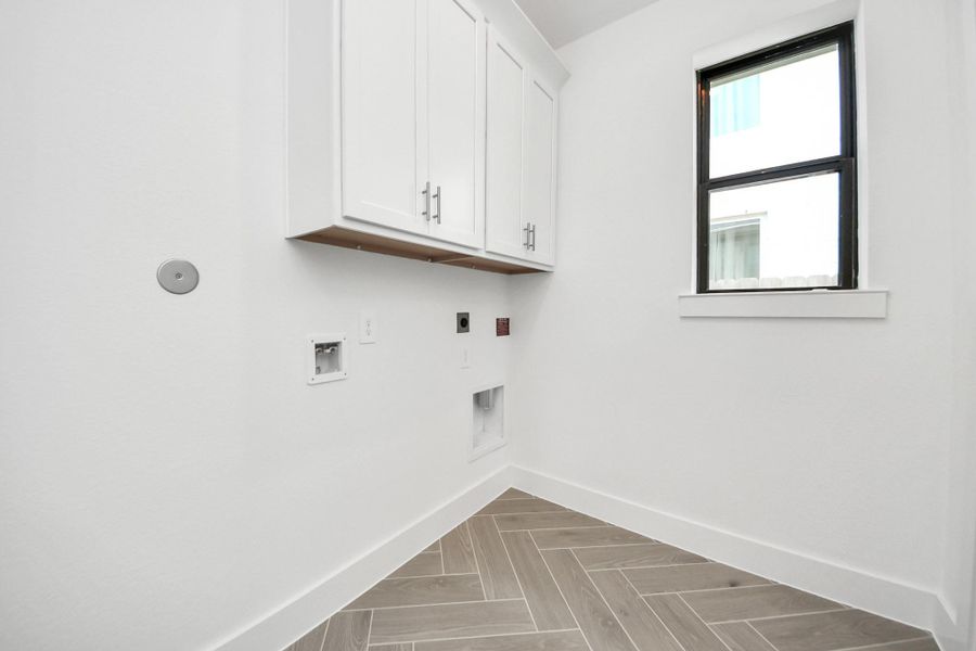 Spacious, unfurnished interior of a new home in Amira: Heritage Collection, Tomball (Image 24).