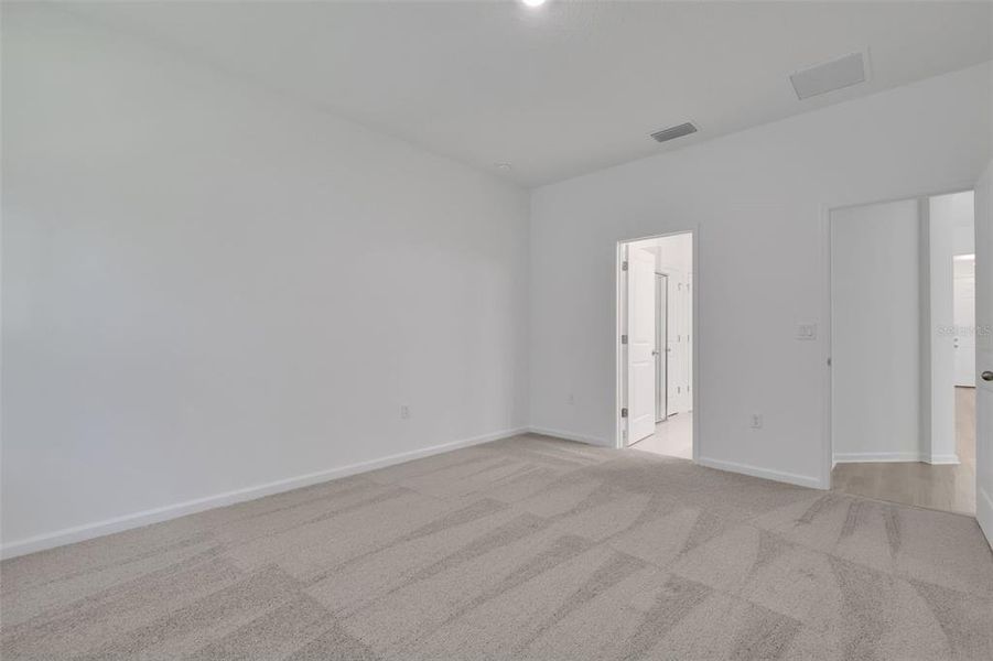 Spacious, unfurnished interior of a new home in Seaport Village, Tavares (Image 23).