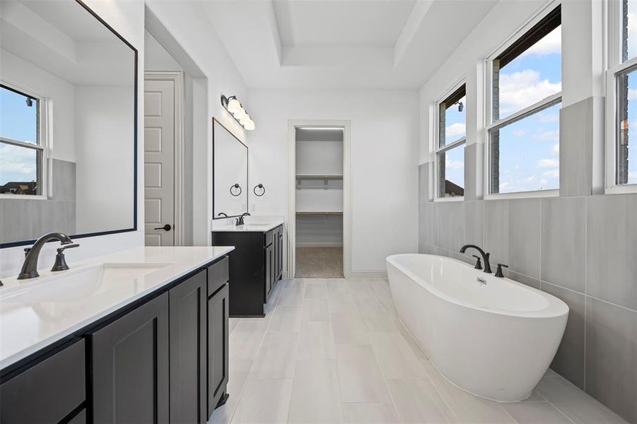 Furnished interior view inside a new home in Tuscan Estates (1 Acre Lots), Waxahachie (Image 5). Furnished interior view inside a new home in Tuscan Estates (1 Acre Lots), Waxahachie (Image 5).