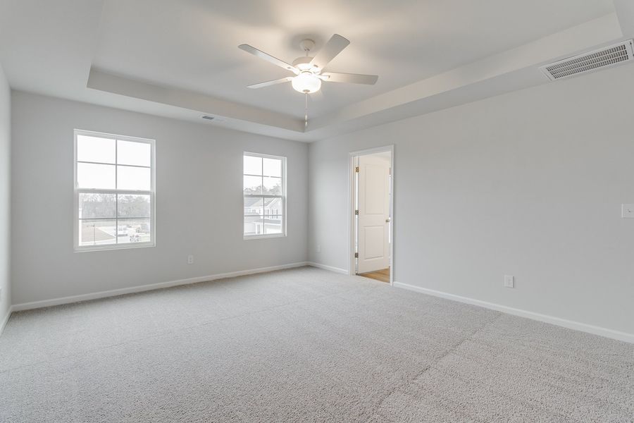 Spacious, unfurnished interior of a new home in Winston Point, Gilbert (Image 21).