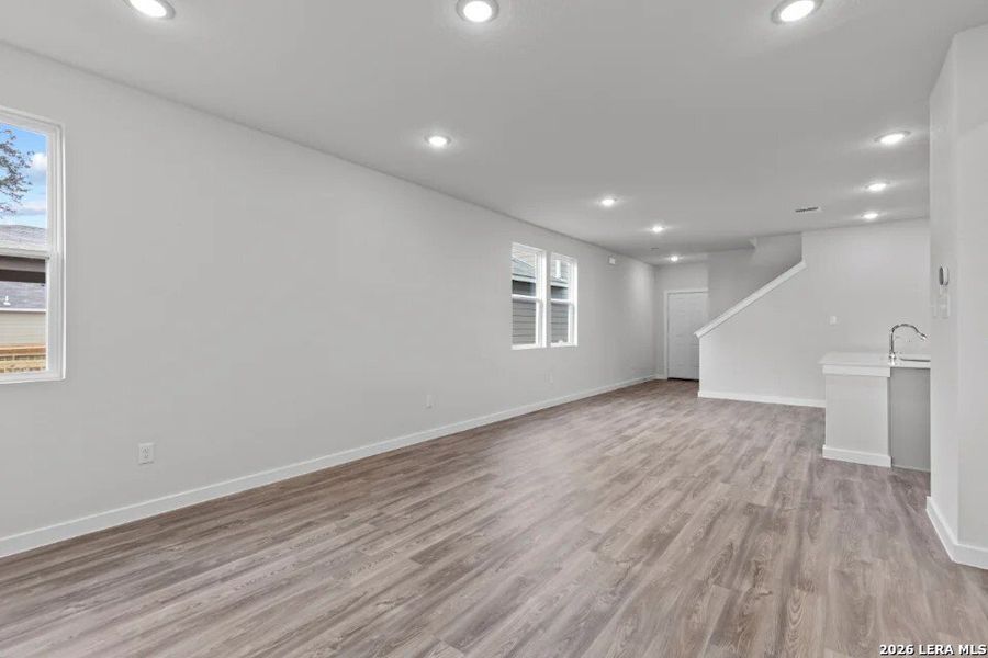Spacious, unfurnished interior of a new home in Summerlin, San Antonio (Image 15).