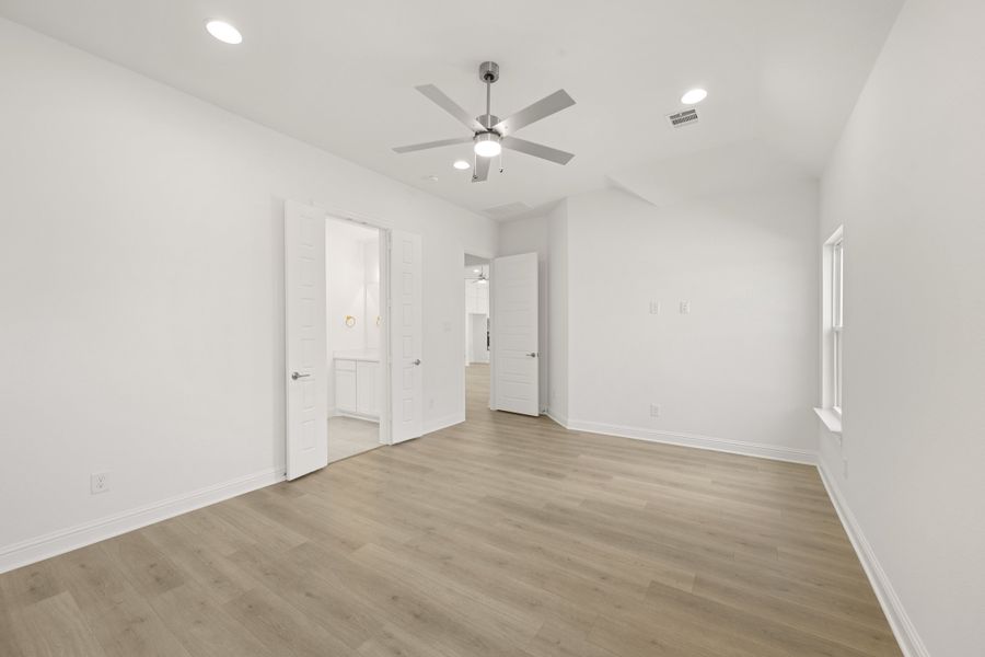 Spacious, unfurnished interior of a new home in Ridgepoint, Midlothian (Image 27).