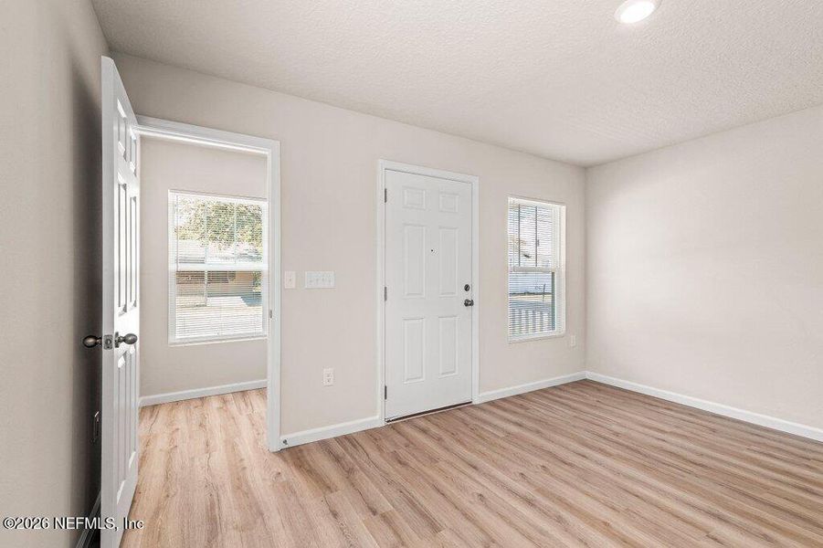 Spacious, unfurnished interior of a new home in , Jacksonville (Image 15).
