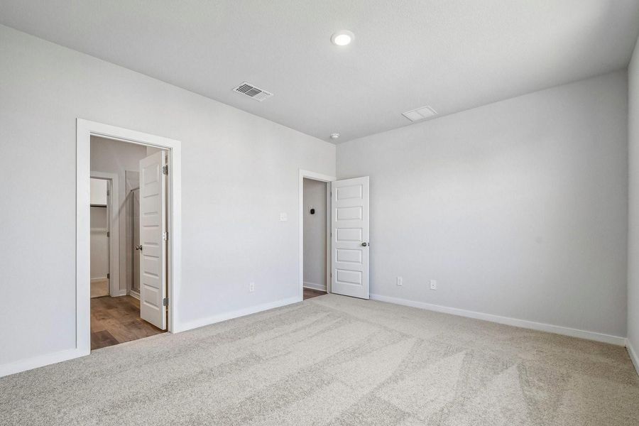 Spacious, unfurnished interior of a new home in Eastwood at Sonterra, Jarrell (Image 22).