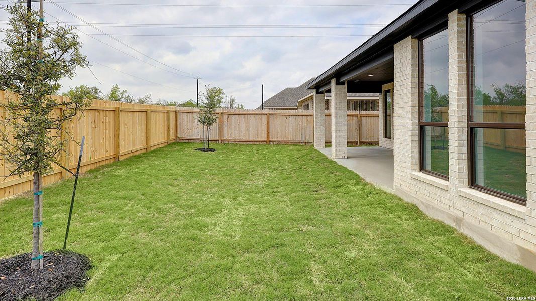 Exterior details and patio area of a home in Haby Hill, San Antonio (Image 4).