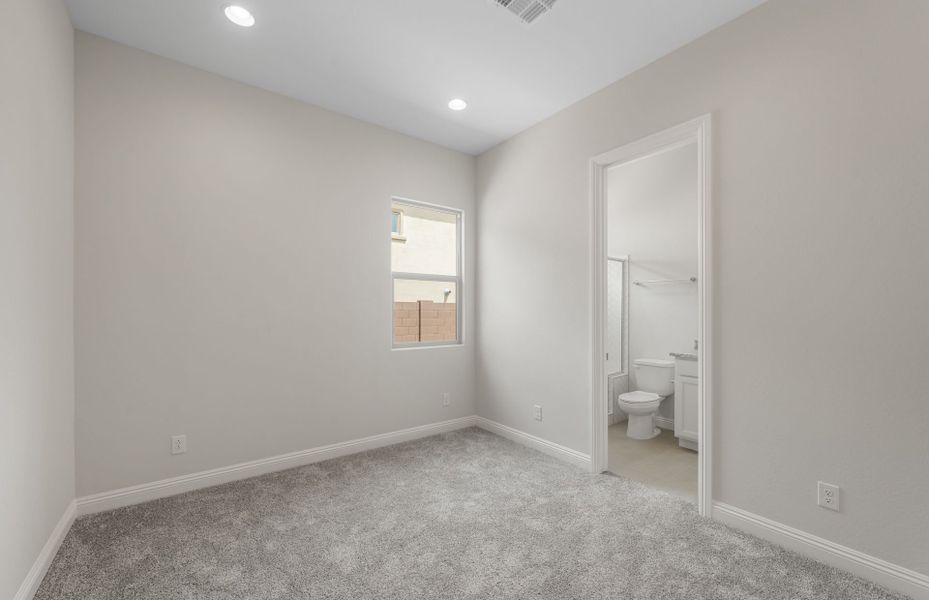 Spacious, unfurnished interior of a new home in Artisan at Asante, Surprise (Image 28).