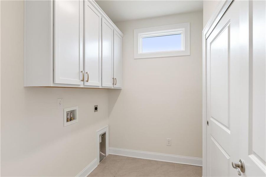 Spacious, unfurnished interior of a new home in The Courtyards of Franklin Goldmine, Cumming (Image 16).