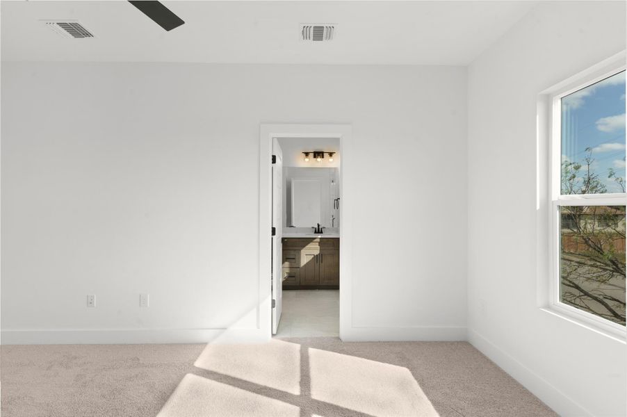 Spacious, unfurnished interior of a new home in , Burnet (Image 22).