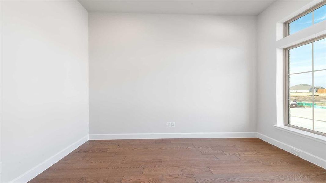 Spacious, unfurnished interior of a new home in Terraces 72', Rockwall (Image 21).