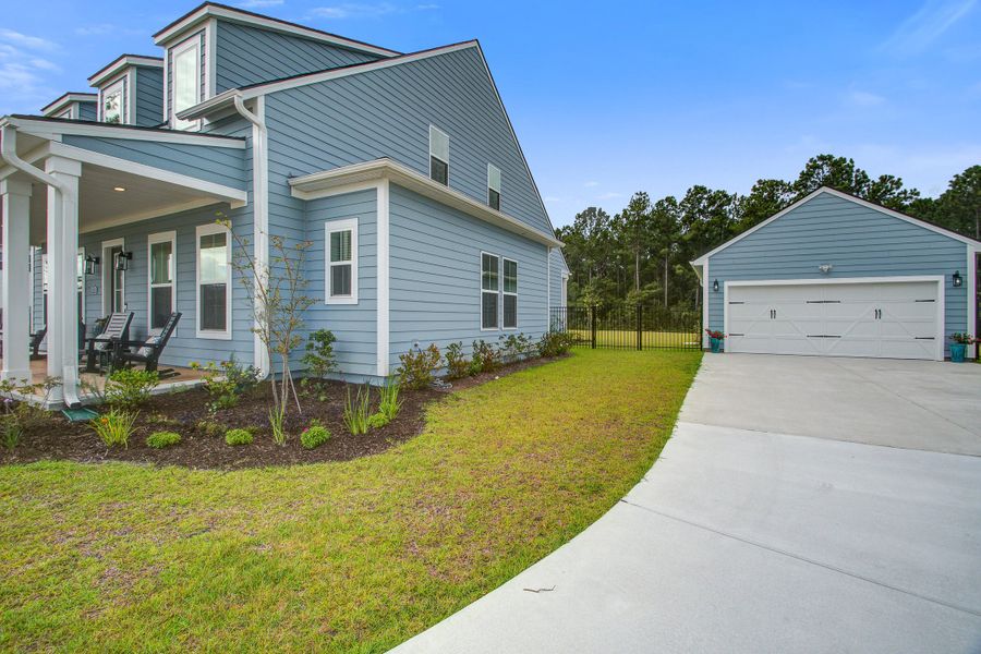 Exterior details and patio area of a home in Pamlico Terrace, Awendaw (Image 25).