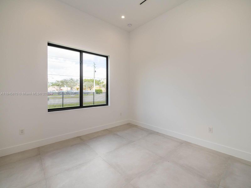Spacious, unfurnished interior of a new home in , Miami (Image 42).