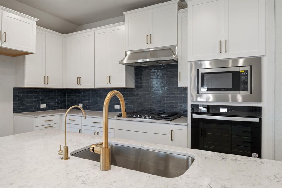 Photos are representative images and renderings for illustrative purposes only. Actual structural options and design images of the home may vary. Photos are representative images and renderings for illustrative purposes only. Actual structural options and design images of the home may vary.