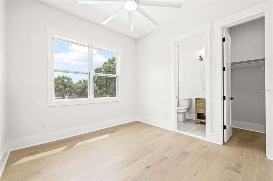 Spacious, unfurnished interior of a new home in , St. Petersburg (Image 21).