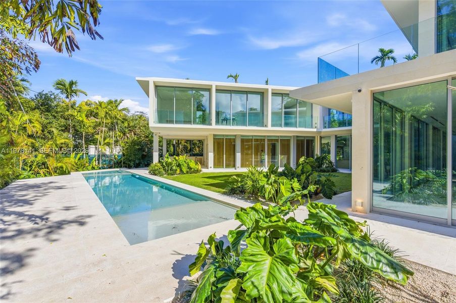 Exterior details and patio area of a home in , Miami (Image 21).