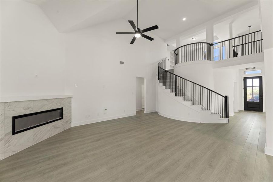 09. 968 Gold Finch - Family (2) 09. 968 Gold Finch - Family (2)