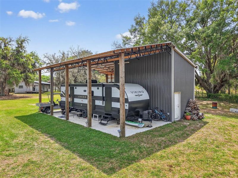 Community amenities in , Groveland (Image 25).