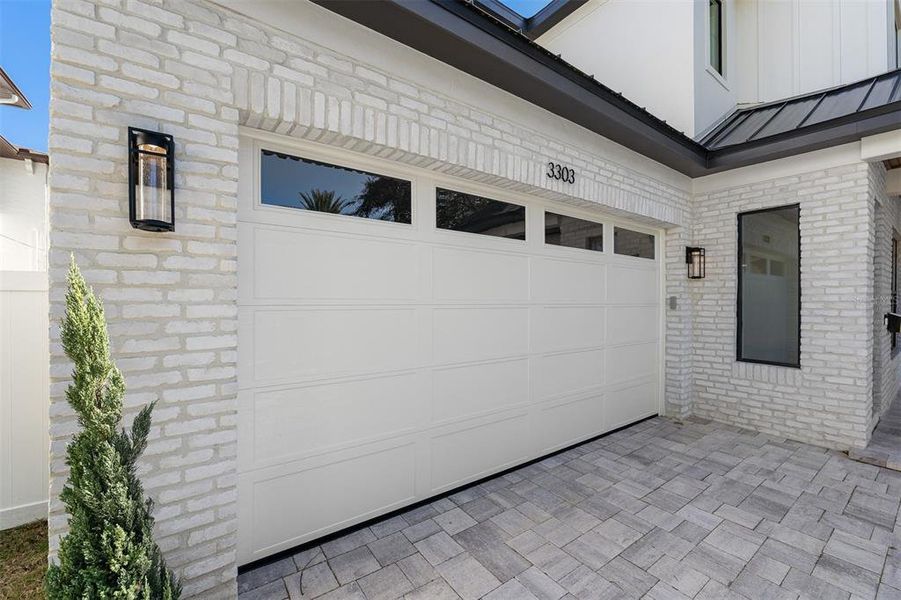 Exterior details and patio area of a home in , Orlando (Image 4).