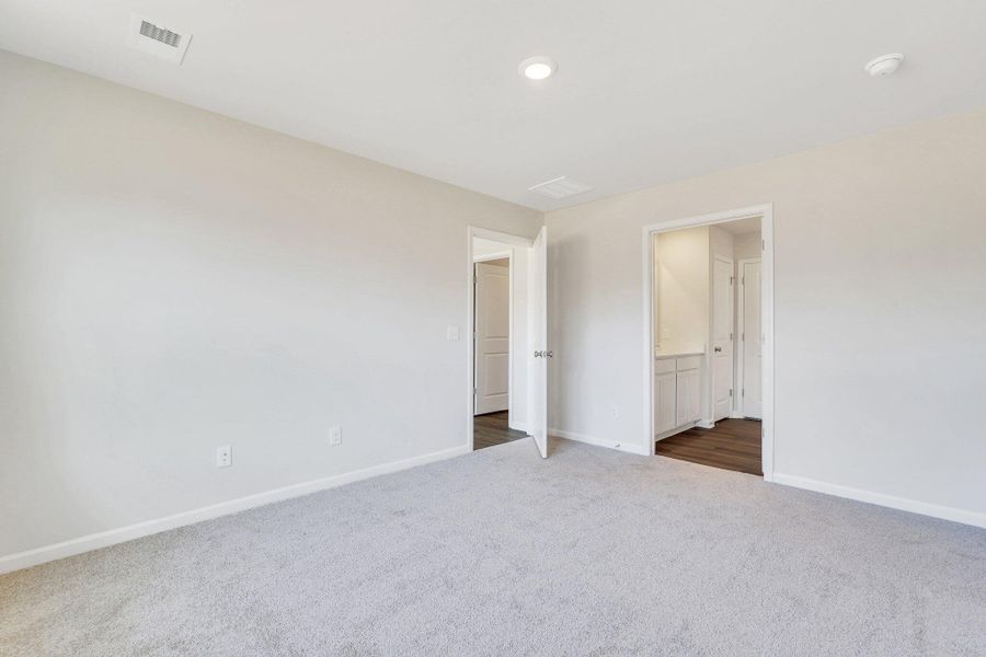 Spacious, unfurnished interior of a new home in , Ladson (Image 25).