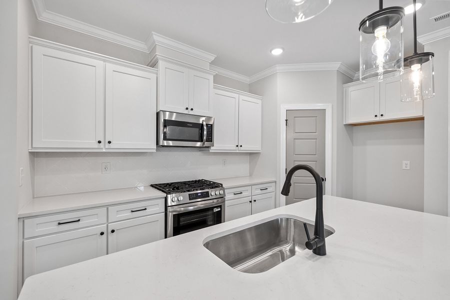 Representative furnished interior of a home built from the The Ellery by RobuckHomes in Baylee Ridge, Selma (Image 10).