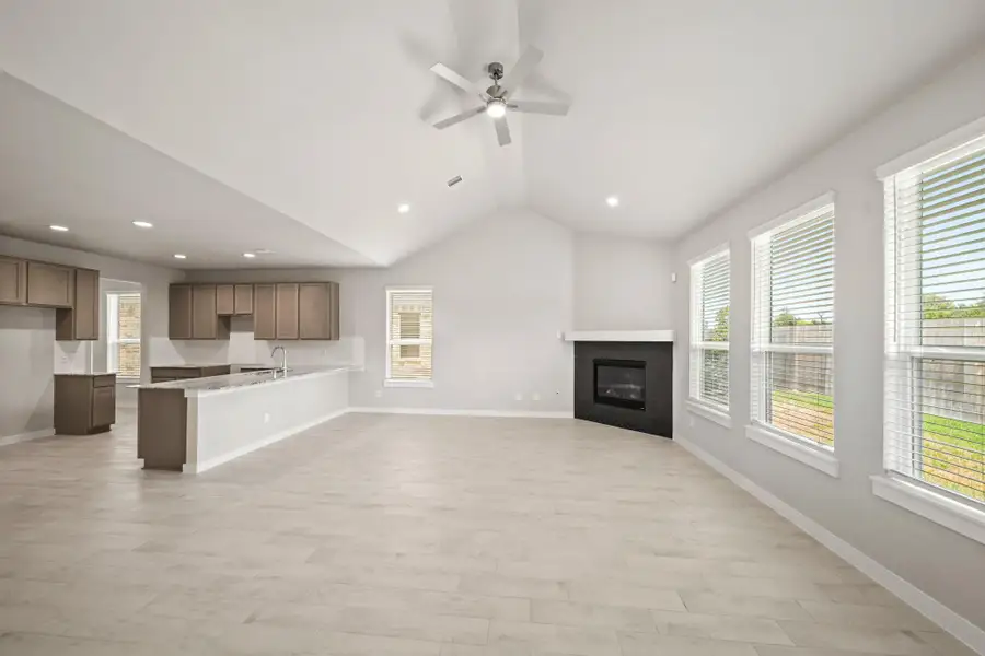 Spacious, unfurnished interior of a new home in Grand Oaks – The Cove, Houston (Image 10). Spacious, unfurnished interior of a new home in Grand Oaks – The Cove, Houston (Image 10).