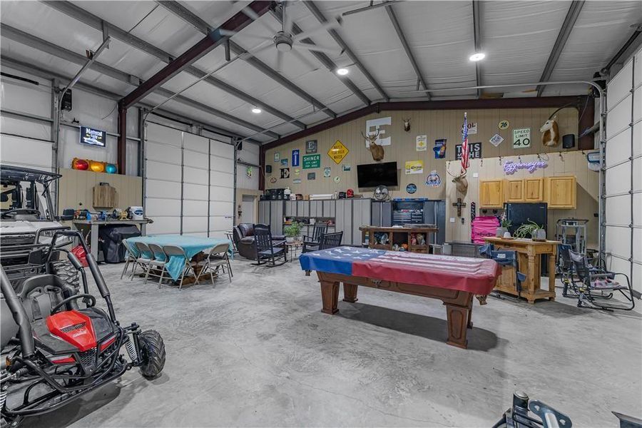 Community amenities in , Yoakum (Image 33).