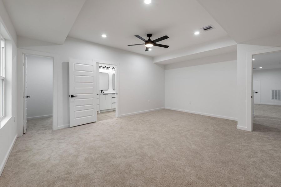 Spacious, unfurnished interior of a new home in , Anderson (Image 31).