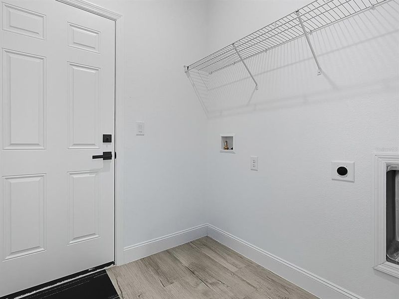 Spacious, unfurnished interior of a new home in , Ocala (Image 11).