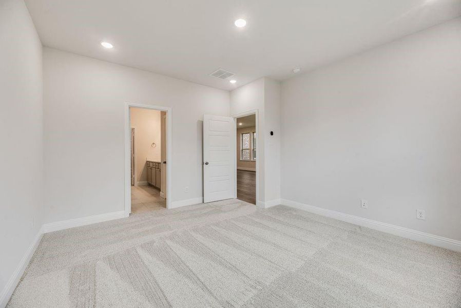 Spacious, unfurnished interior of a new home in Spiritas Ranch, Little Elm (Image 26).
