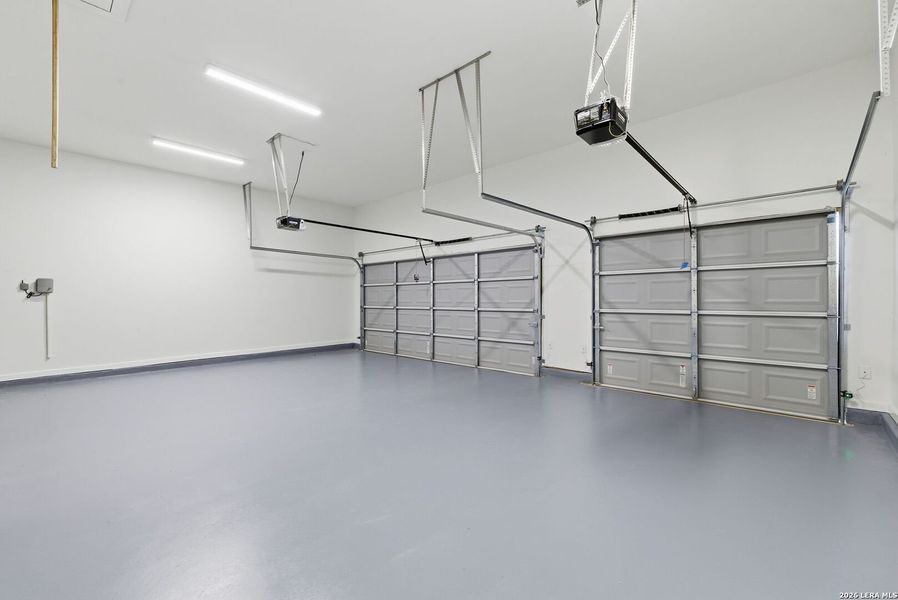 Spacious, unfurnished interior of a new home in , Selma (Image 39).