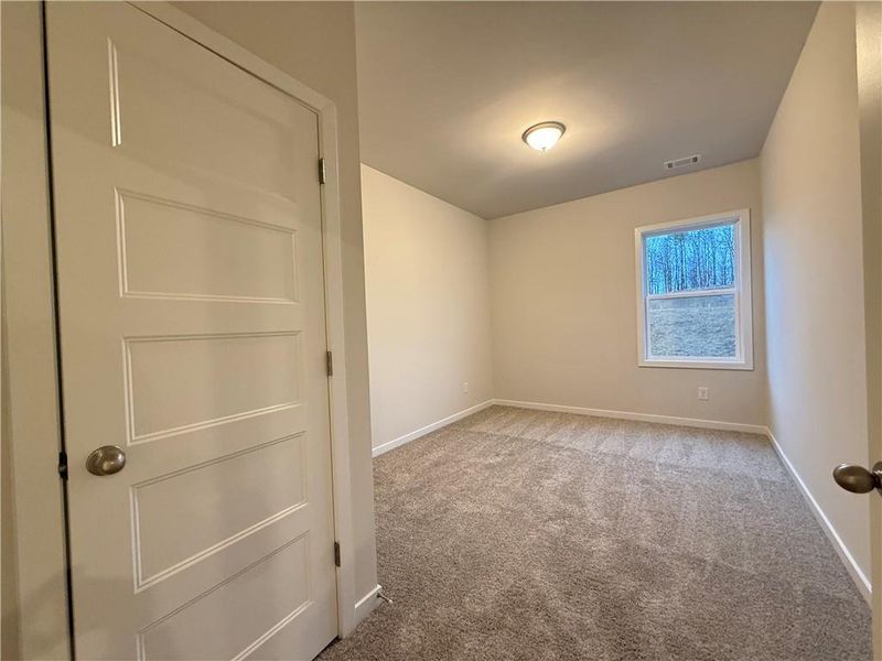 Spacious, unfurnished interior of a new home in Ponderosa Farms Manor, Gainesville (Image 28).
