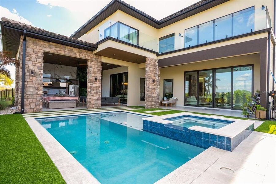 Exterior details and patio area of a home in , Montverde (Image 33).