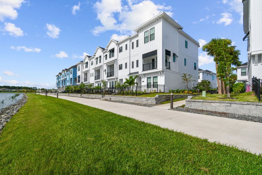 Image 42 of a home in Emerald Landing at Waterside at Lakewood Ranch – City Homes.